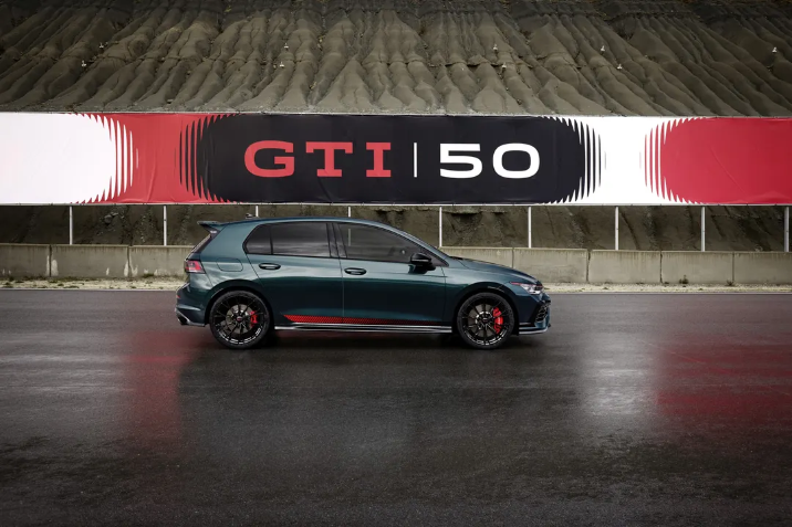 VW Golf GTI 50